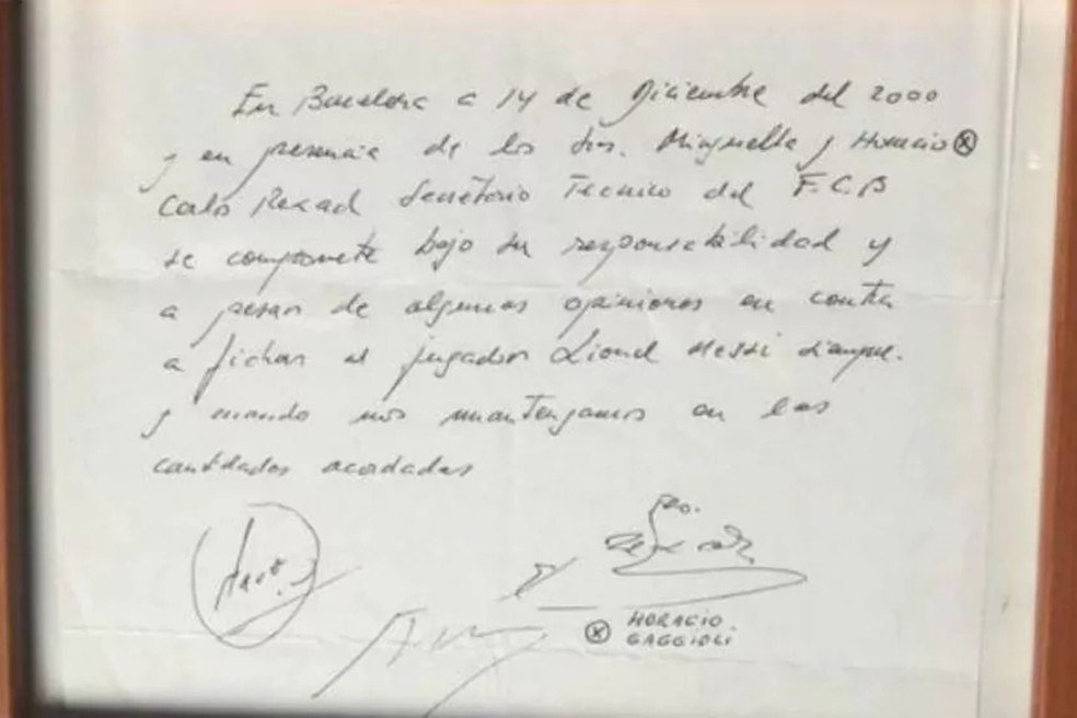 Guardanapo que firmou contrato com Messi no Barcelona vai a leilão milionário - Imagem: Globo Esporte